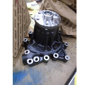 BOMBA DE AGUA - 47858419 - New Holland